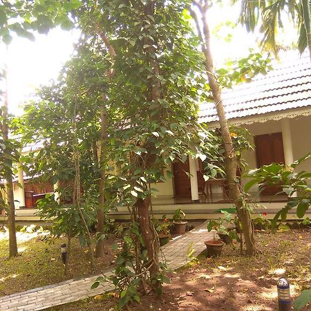 Green Court Cottage Thekkady Exterior photo