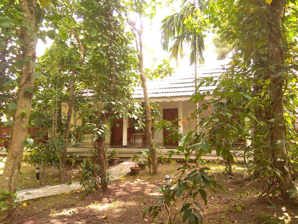 Green Court Cottage Thekkady Exterior photo