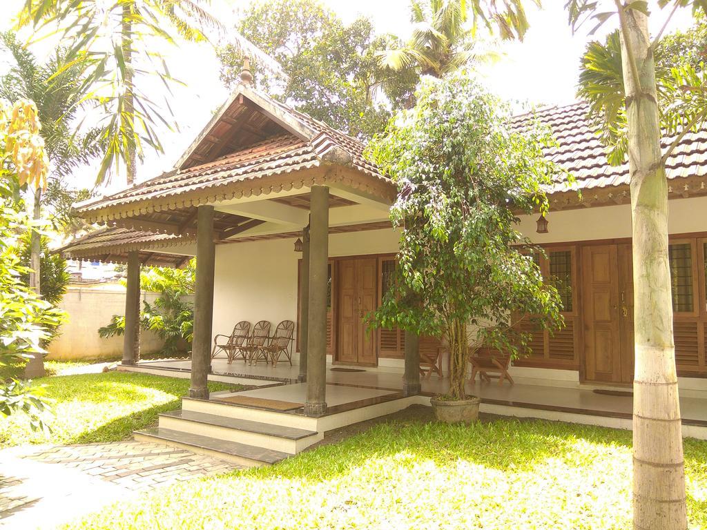 Green Court Cottage Thekkady Exterior photo